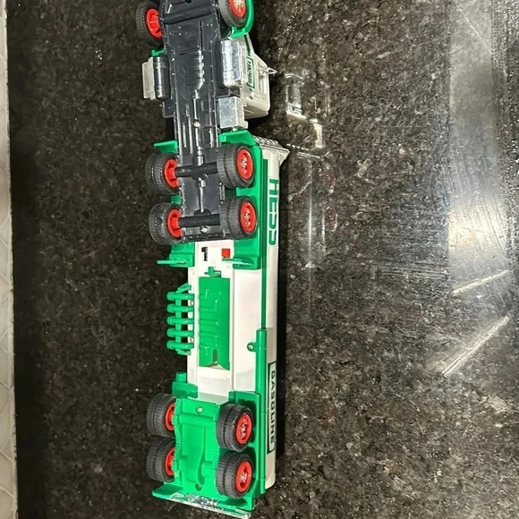 Hess 1990 Toy Tanker Truck Collectible green white - Picture 4 of 7